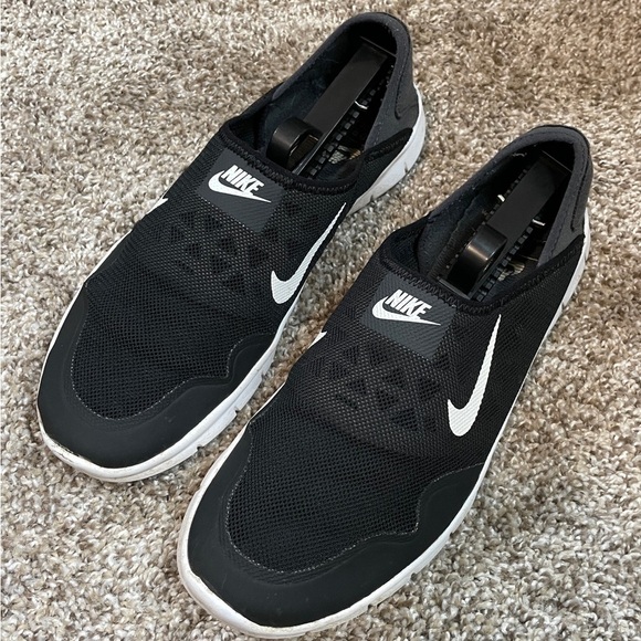Nike | Women’s Orive Lite Slip-On Sneakers | Black/Anthracite/White - Picture 3 of 9